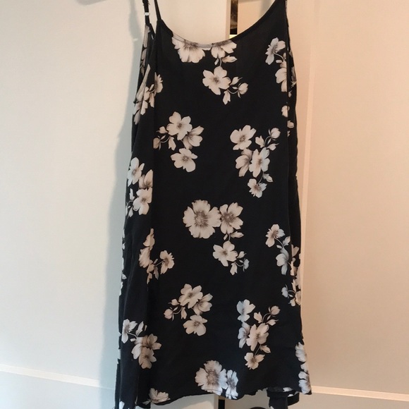 Brandy Melville Dresses & Skirts - Floral dress